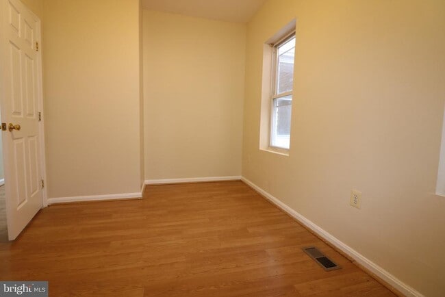 Building Photo - 403 O St NW