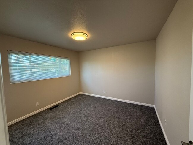 Building Photo - Updated single story home!