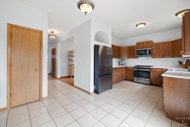 Building Photo - 2039 Greenview Dr