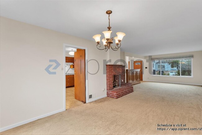 Building Photo - 280 Prague St