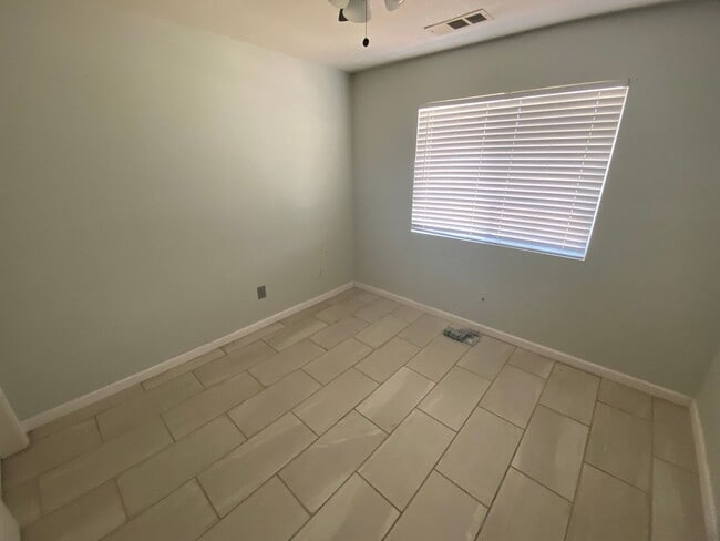 Building Photo - Cozy Home for rent in Hanford