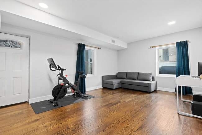 Building Photo - 114 Bleecker St