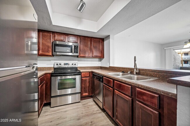 Building Photo - 1331 W Baseline Rd