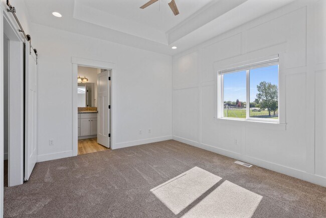 Building Photo - MODERN 3 BED 2.5 BATH TOWNHOME IN SAINT ANTHONY