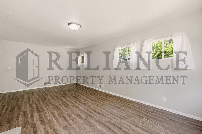 Building Photo - 730 N Chipper Ln