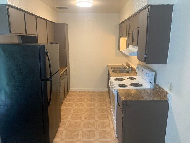 Building Photo - 4811 S Jackson Ave