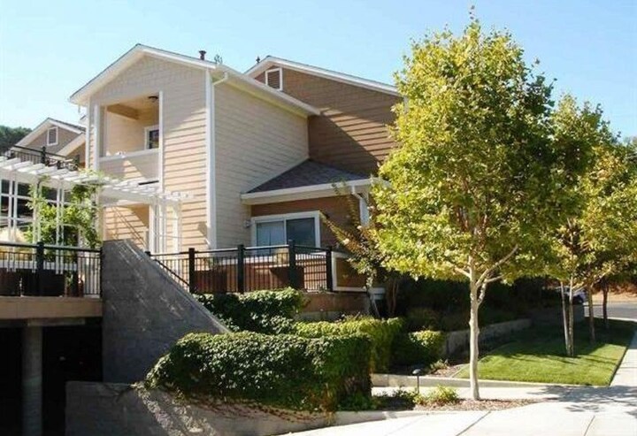 Building Photo - 1186 Walker Ave