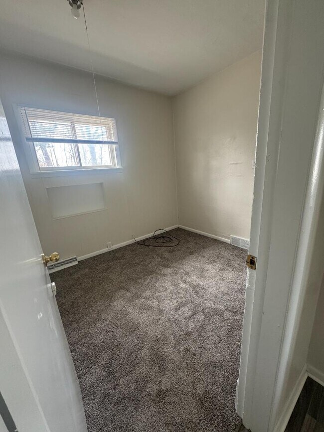 Building Photo - 925 W Buffalo St