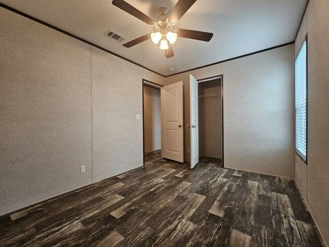 Building Photo - 464 Suwanee Dr