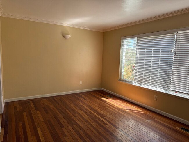 Building Photo - 1140 Hartford Pl