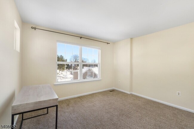 Building Photo - 12 Woodmont Dr