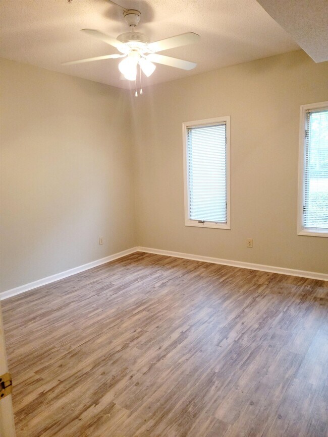 Building Photo - 1221 Tidewater Dr