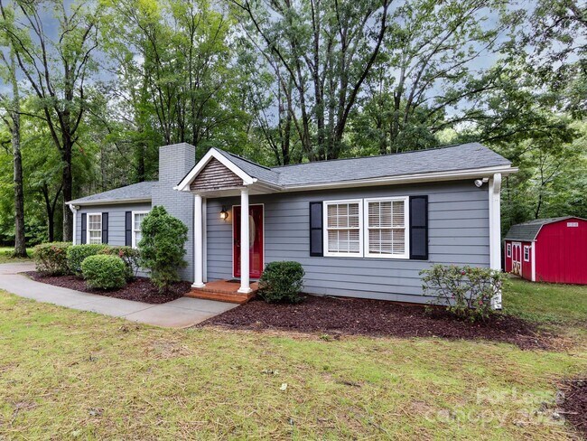 Primary Photo - 3109 Forest Lawn Dr