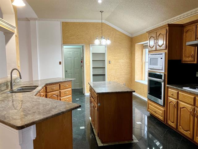 Building Photo - 3711 Blossom Dr