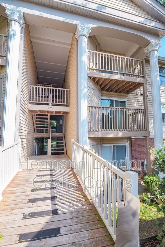 Building Photo - 725 Ridgeside Dr