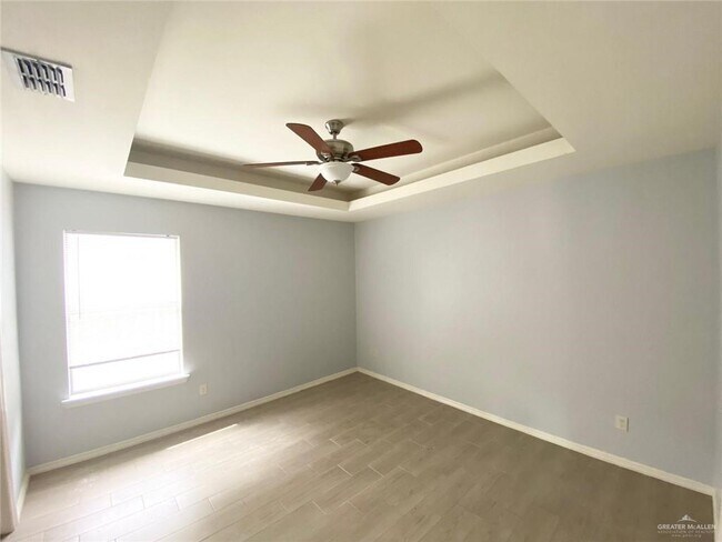 Building Photo - 1227 White Oak Dr