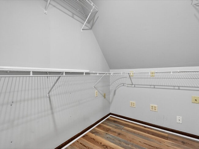 Building Photo - 3512 Castlebury Dr