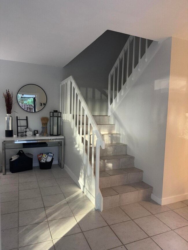 Building Photo - 6111 SE Riverboat Dr