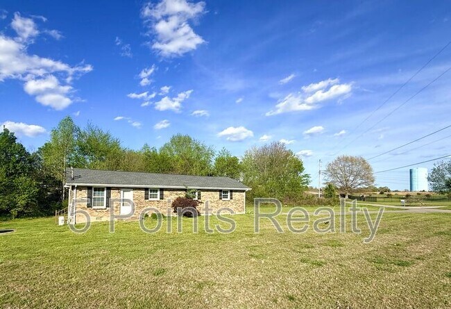 Building Photo - 2121 Bracey Cir
