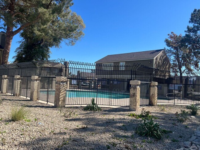 Building Photo - Ready for Move In.  One Month Free Rent