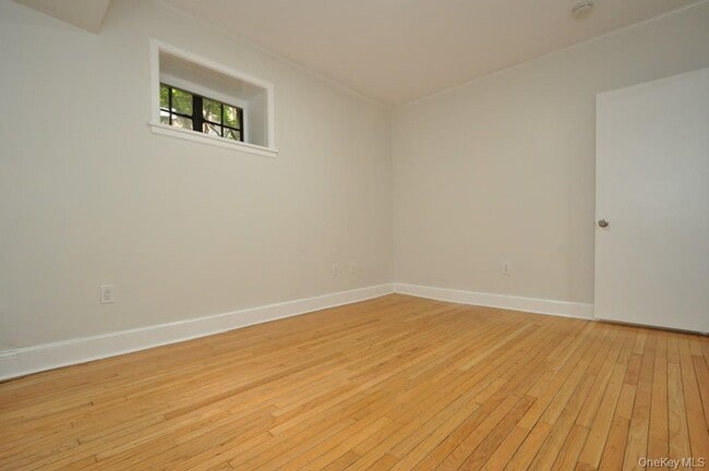 Building Photo - 155 Garth Rd