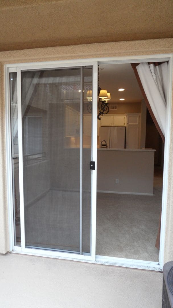 Building Photo - Clean & Spacious 2BR 2BA Two-Story, All Up...