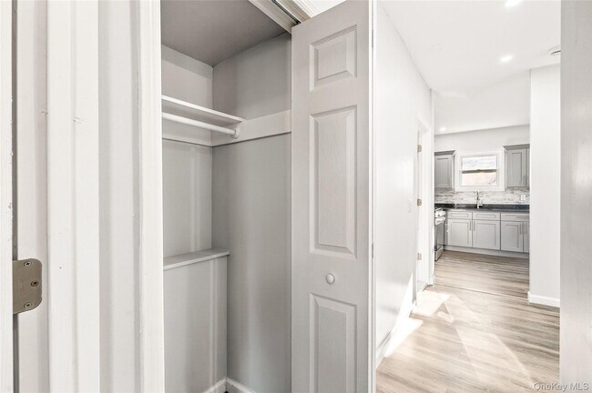 Building Photo - 21 Elysian Ave