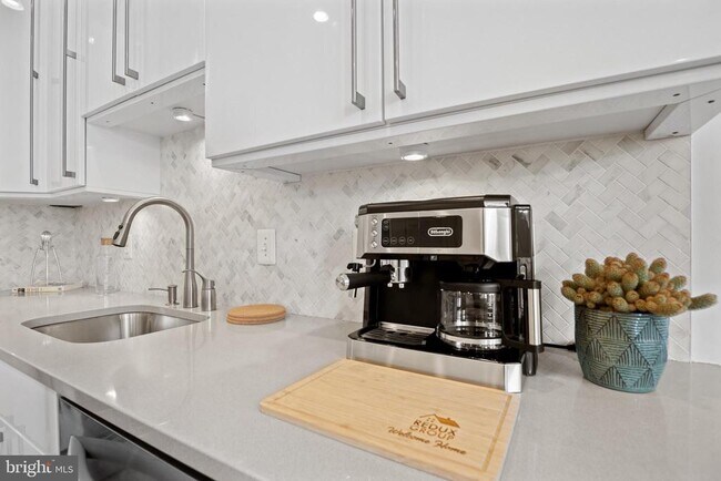 Building Photo - 2108 10th St NW