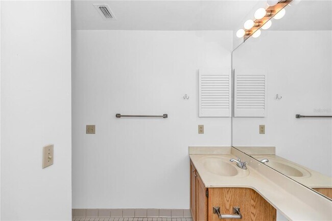 Building Photo - 5831 Plumtree Ct