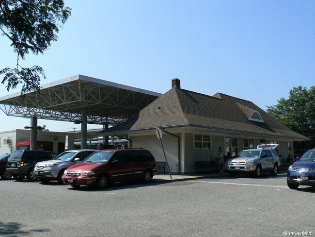 Building Photo - 5 Carlton Ave