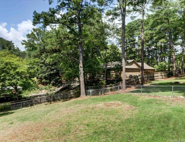 Building Photo - 202 Little John Trail