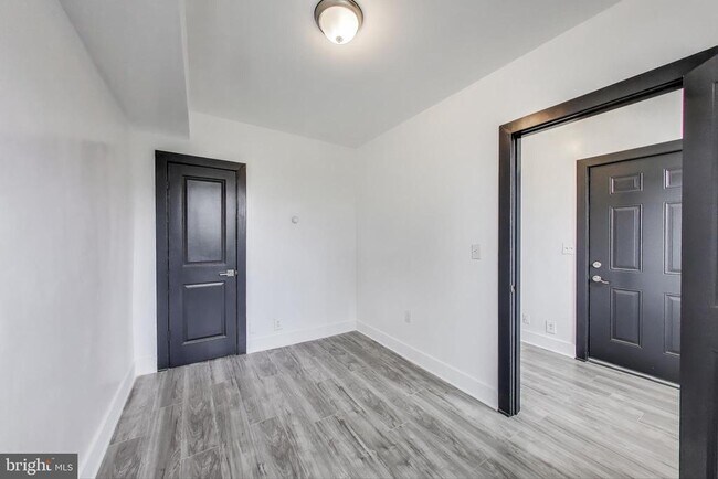 Building Photo - 3918 10th St NE