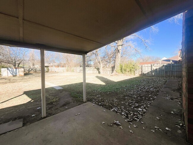 Building Photo - Norman. 3 bed, 2bath, 2 car garage with storm shelter
