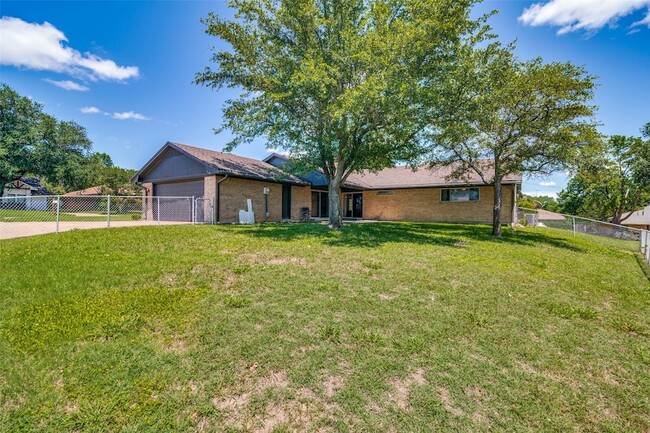 Building Photo - 2013 S Lakeshore Dr