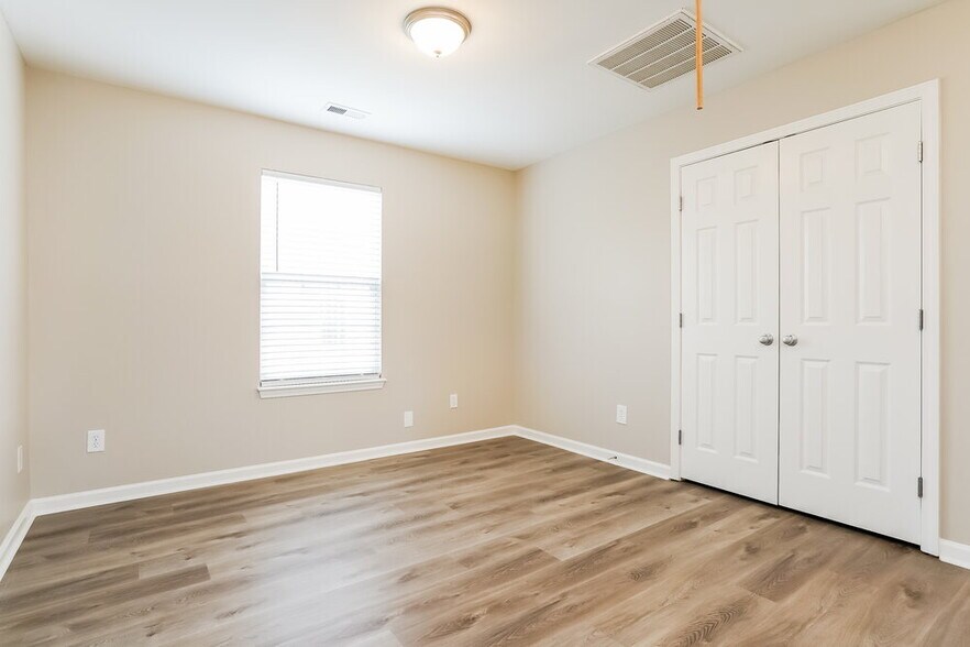 Building Photo - 230 Appsmill Pl