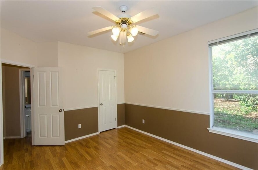 Building Photo - 4004 Halfway Cove