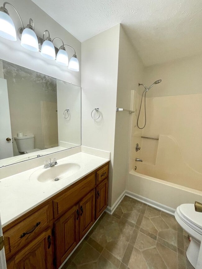 Building Photo - *Reduced Rent* Home Sweet Home