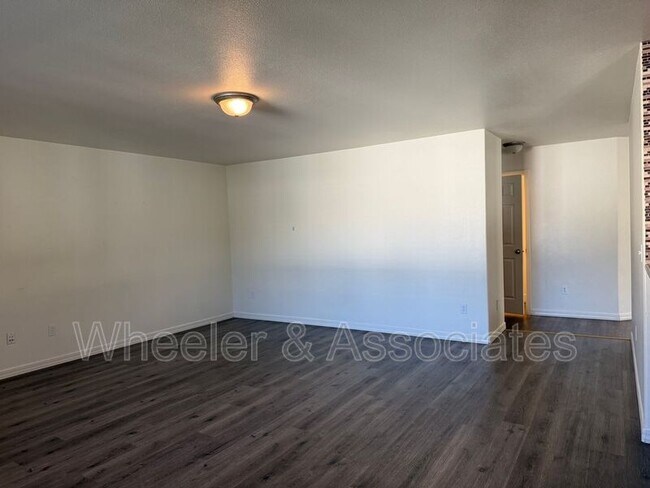 Building Photo - 1584 W Galbraith Ln