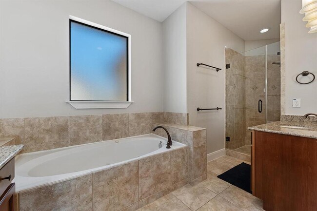 Building Photo - 335 Old Aqua Landing E
