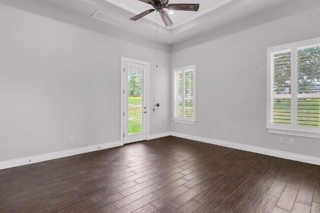 Building Photo - "Charming 4-Bed Oasis with Granite Touches & Cozy Fireplace in Floresville!"
