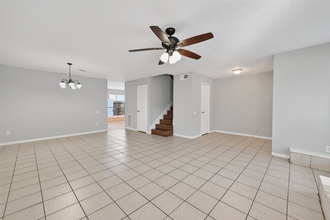Building Photo - 8646 Maplecrest Dr