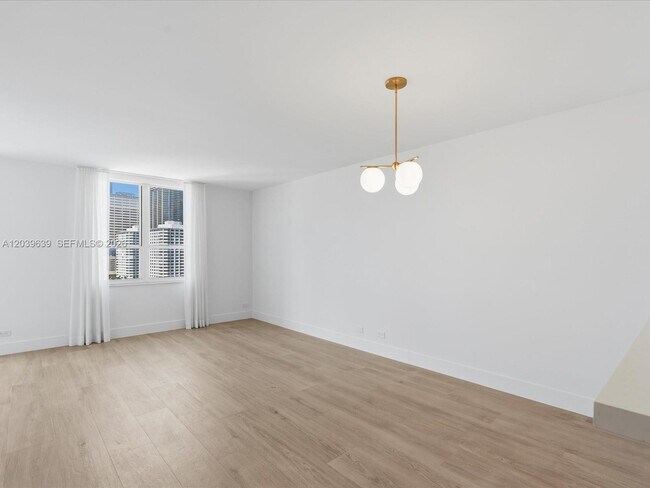 Building Photo - 701 Brickell Key Blvd