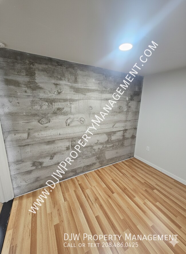 Building Photo - 2119 Cleveland Blvd