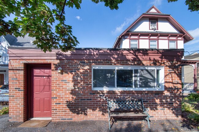 Building Photo - 15 N Buckhout St