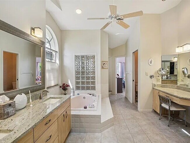Building Photo - "Pool Home! Spacious 3-Bed, 2-Bath Gem on Shoreline Drive, Clearwater"