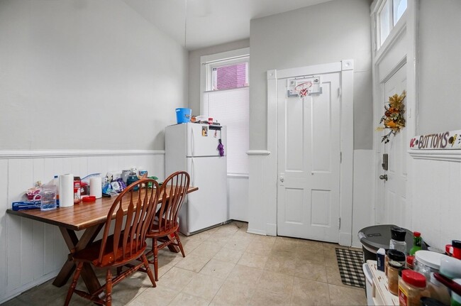 Building Photo - 6 bed/2 bath on Wheeler St., Mins. from UC for Only $650/pp ($3900/mo)!