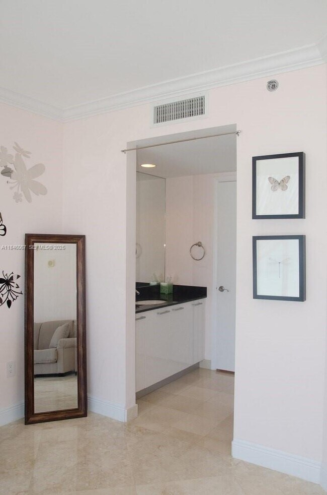 Building Photo - 17201 Collins Ave