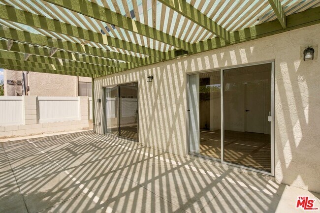 Building Photo - 2214 Dufour Ave
