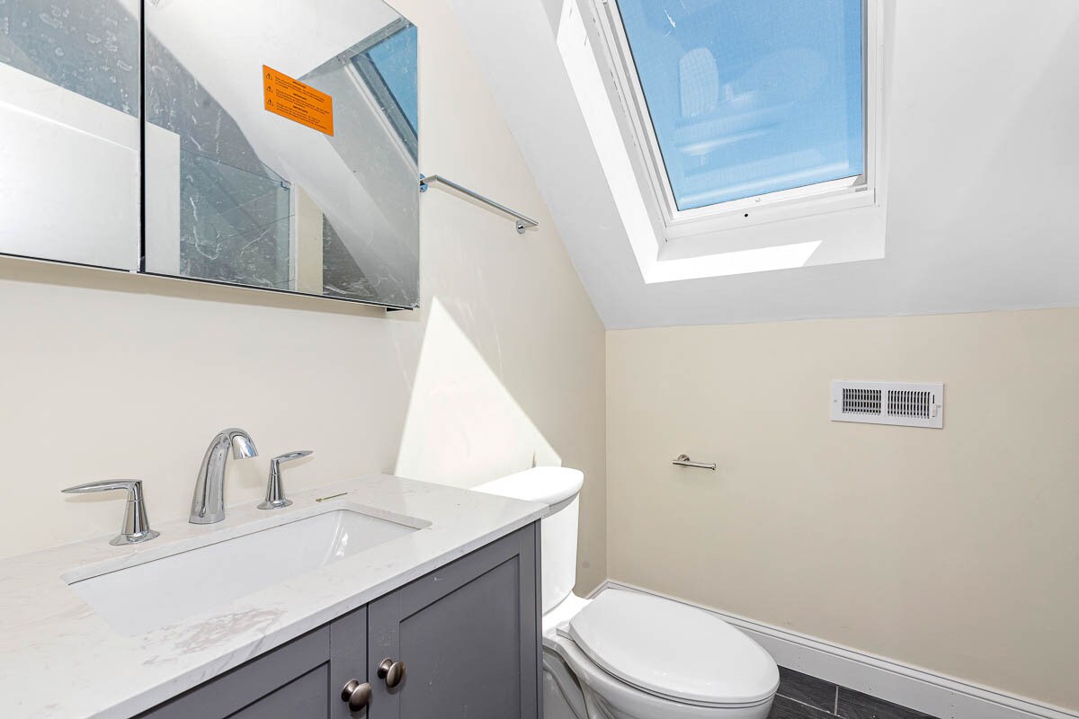 Building Photo - 72 Stanley Ave