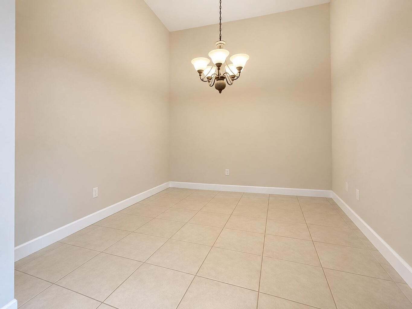 Building Photo - 2405 Windjammer Way